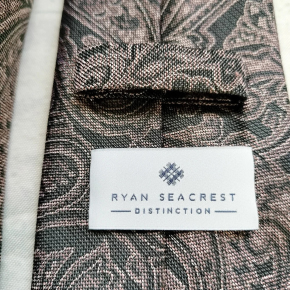 Ryan Seacrest Distinction Silk blend Skinny Necktie Tie Gray Paisley Luxury B - Picture 3 of 7